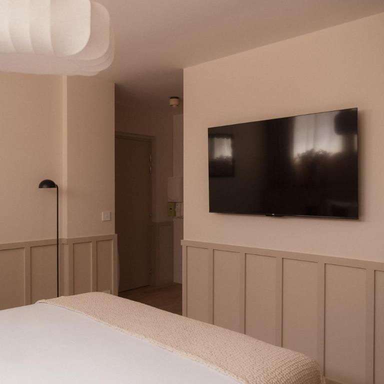 Apparts Rennes BnB Duhamel - Signature Suite with Spa Bath - 3
