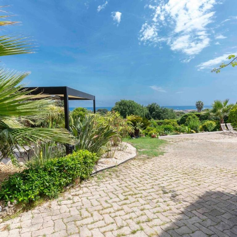 Elegant Mediterranean villa, Sea view & garden - Villa - 3