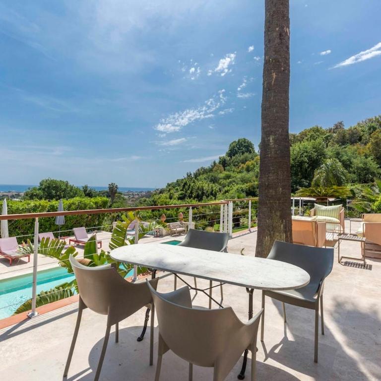Elegant Mediterranean villa, Sea view & garden - Villa - 21