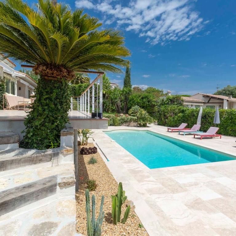 Elegant Mediterranean villa, Sea view & garden - Villa - 30