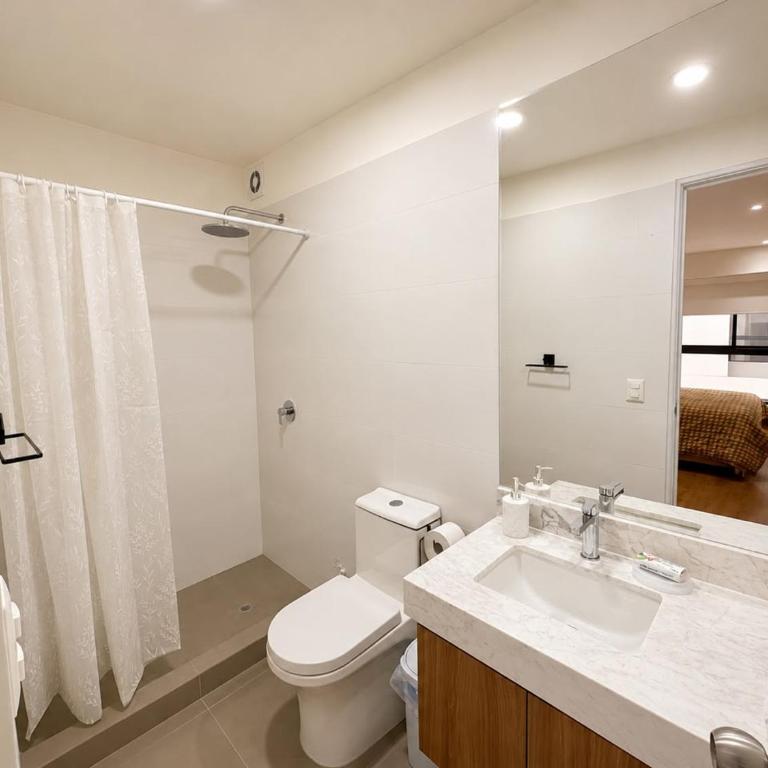 Modern 2BR 2BA Apt, 6 min to Kennedy Park, Miraflores - Two-Bedroom Apartment with Balcony - 13