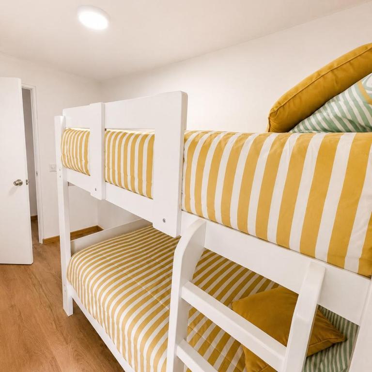 Modern 2BR 2BA Apt, 6 min to Kennedy Park, Miraflores - Two-Bedroom Apartment with Balcony - 3