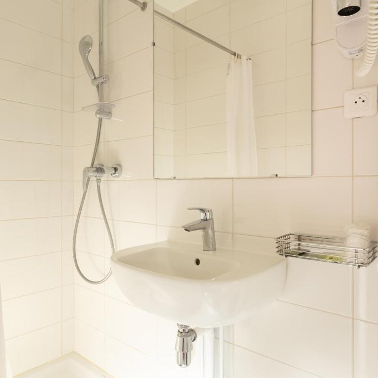 Hôtel Saint Roch - Chambre Simple Standard - 3