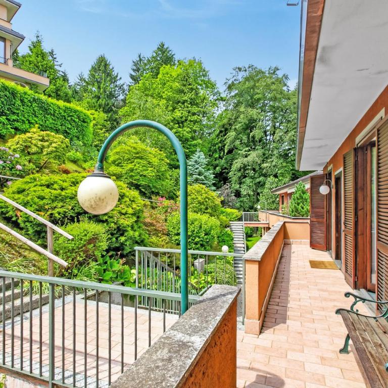 Riflessi Di Luce Lake View - Happy Rentals - Apartment with Balcony - 24
