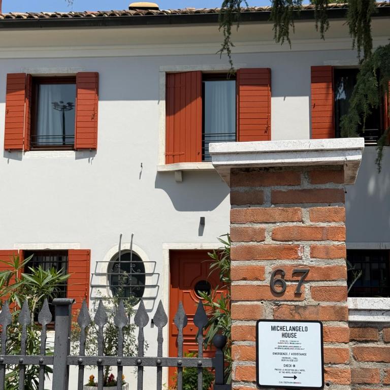 Garden Hotel Michelangelo - Studio Apartment with King Bed - Annex - 2
