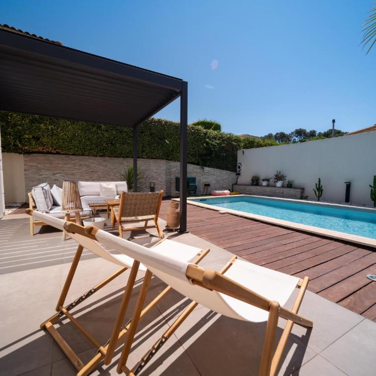 Magnifique villa avec piscine,climatisation, terrasse idéal pour 6 personnes - Villa avec Piscine Privée - 4