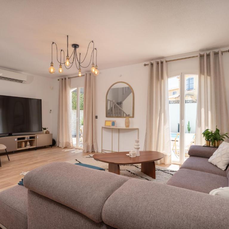 Magnifique villa avec piscine,climatisation, terrasse idéal pour 6 personnes - Villa avec Piscine Privée - 6
