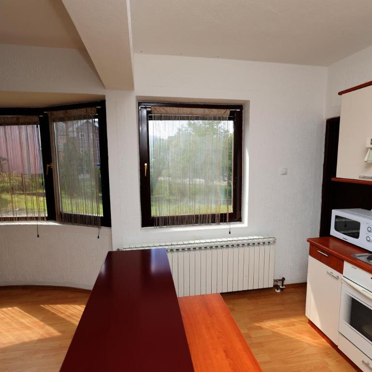 Bella holiday home Komadić prirode,mira,pravoga sela u neposrednoj blizini centra Banjaluke 4 km Garaža 4 sobe - Vila - 36