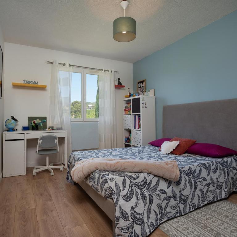 Magnifique villa avec piscine,climatisation, terrasse idéal pour 6 personnes - Villa avec Piscine Privée - 17