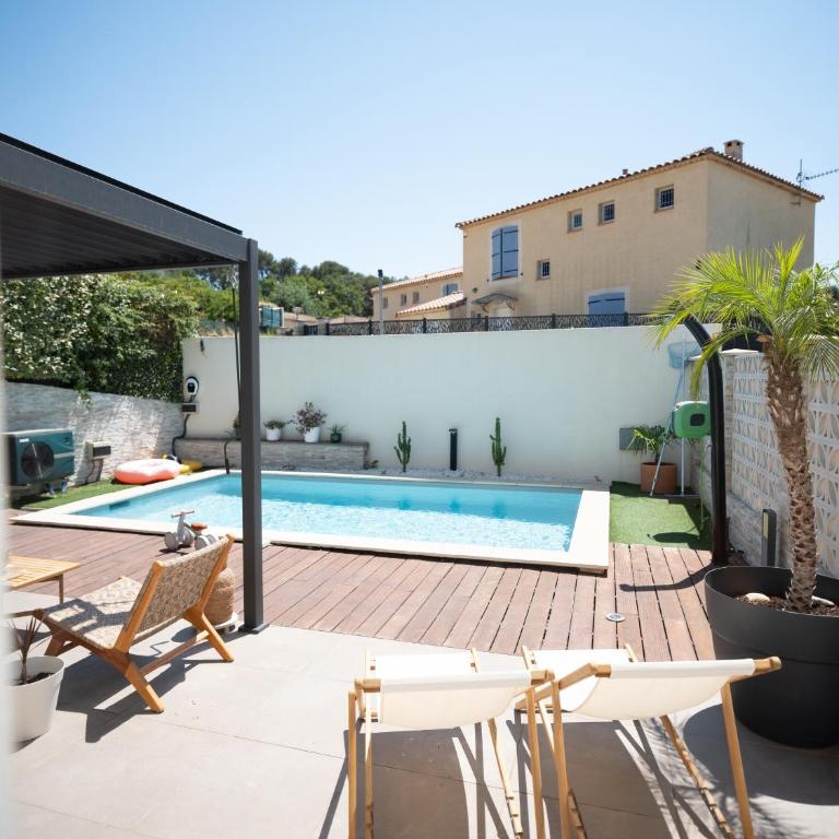 Magnifique villa avec piscine,climatisation, terrasse idéal pour 6 personnes - Villa avec Piscine Privée - 18