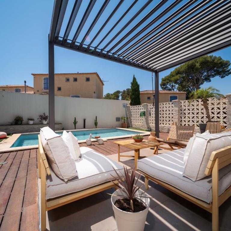 Magnifique villa avec piscine,climatisation, terrasse idéal pour 6 personnes - Villa avec Piscine Privée - 27