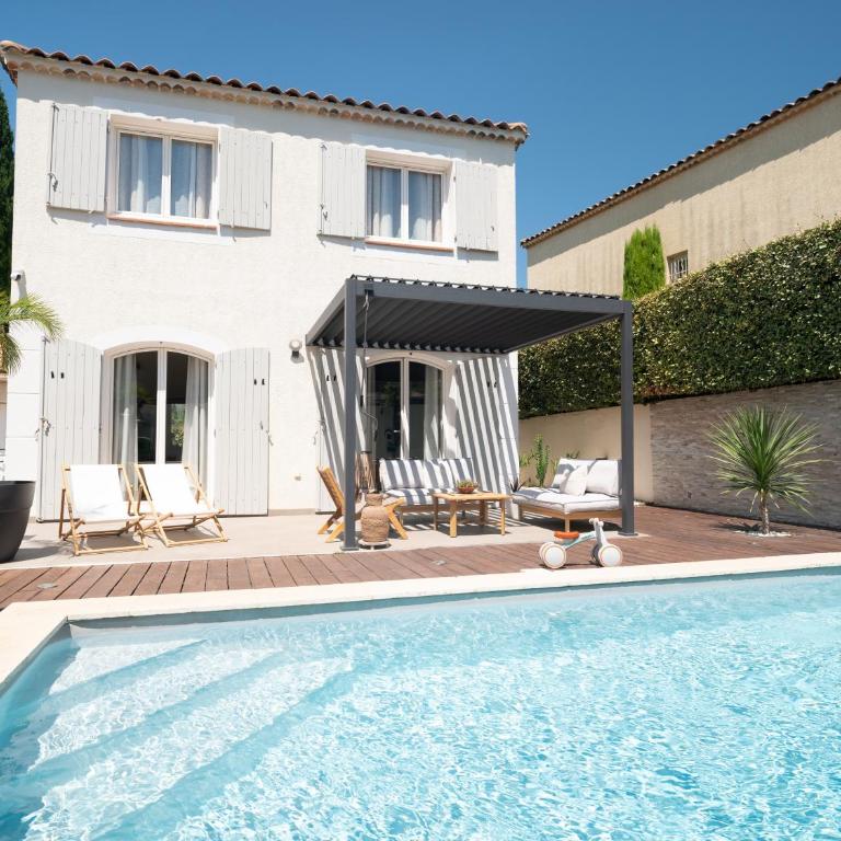 Magnifique villa avec piscine,climatisation, terrasse idéal pour 6 personnes - Villa avec Piscine Privée - 31