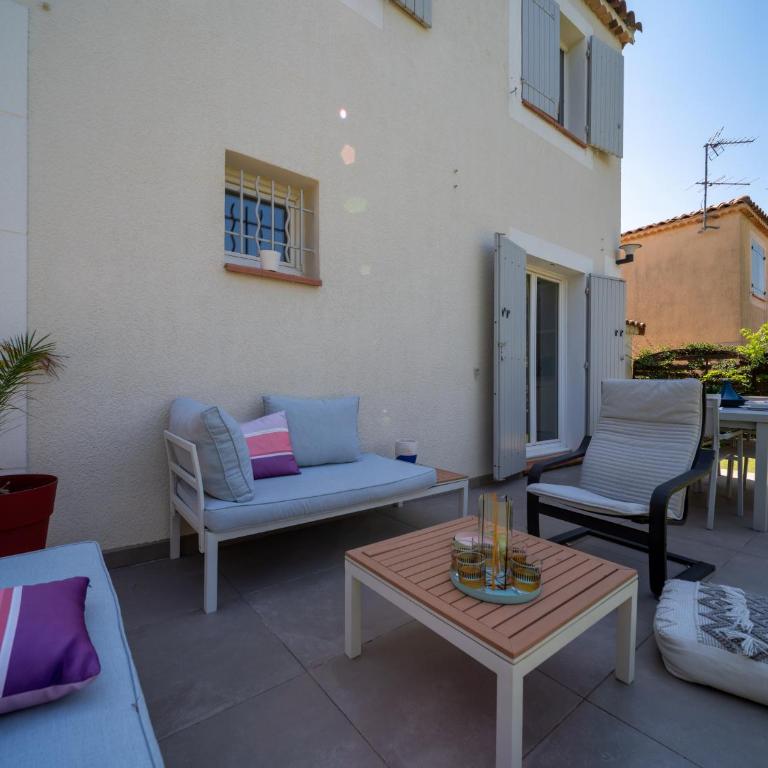 Magnifique villa avec piscine,climatisation, terrasse idéal pour 6 personnes - Villa avec Piscine Privée - 32