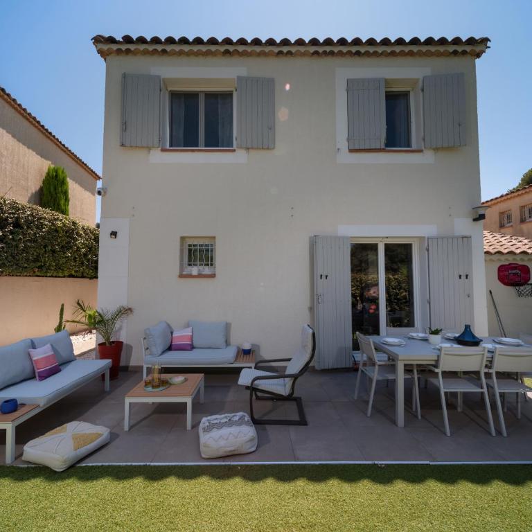 Magnifique villa avec piscine,climatisation, terrasse idéal pour 6 personnes - Villa avec Piscine Privée - 37
