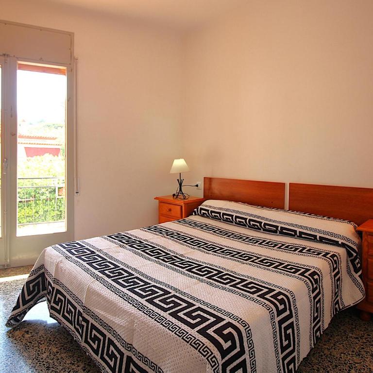Apartamento céntrico, luminoso a 100m de la playa con balcón y wifi (01/06-30/09) - ES-228-3 - Apartment - 28