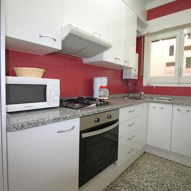 Apartamento céntrico, luminoso a 100m de la playa con balcón y wifi (01/06-30/09) - ES-228-3 - Apartment - 29