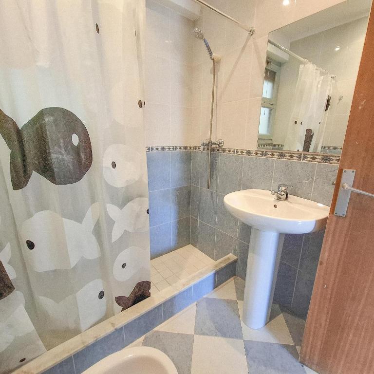Apartamento céntrico, luminoso a 100m de la playa con balcón y wifi (01/06-30/09) - ES-228-3 - Apartment - 32
