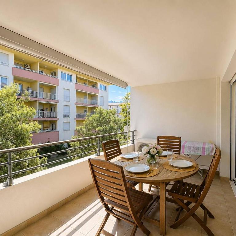 Charmant T2 avec terrasse dans résidence avec piscine - Deluxe One-Bedroom Apartment - 1