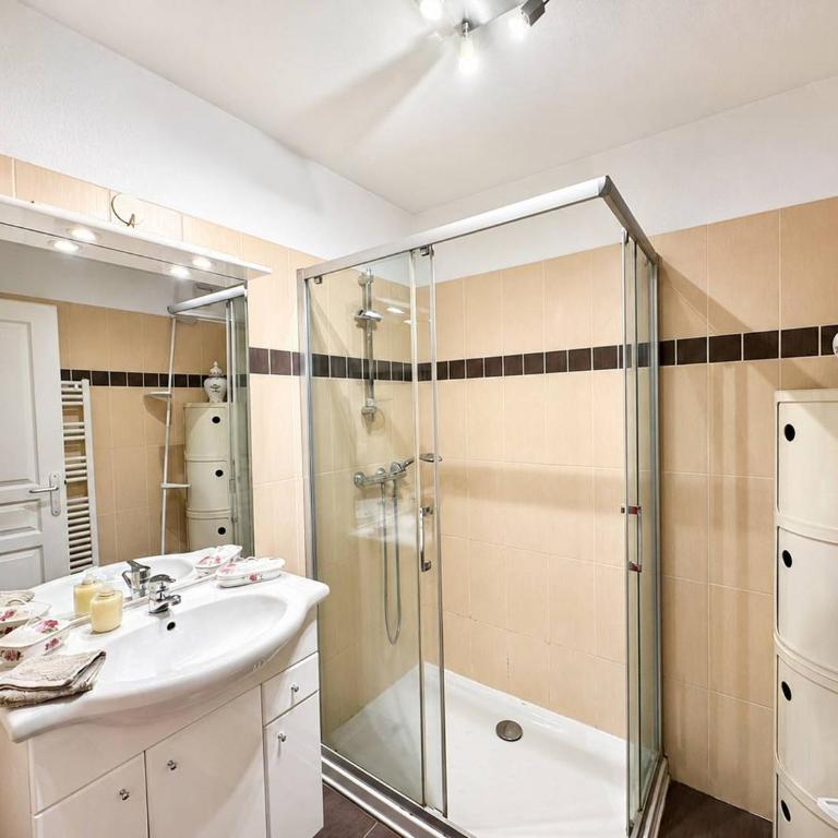 Charmant T2 avec terrasse dans résidence avec piscine - Deluxe One-Bedroom Apartment - 6