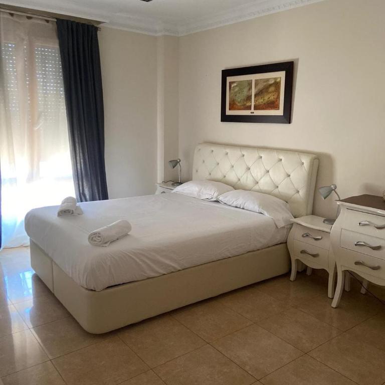 Beach house with private pool, aa and bbq in front of the sea - Eight-Bedroom House - 3