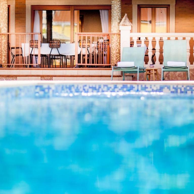 Beach house with private pool, aa and bbq in front of the sea - Eight-Bedroom House - 4