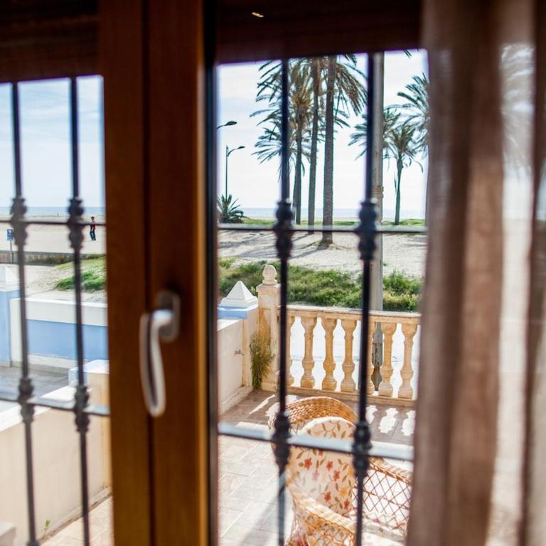 Beach house with private pool, aa and bbq in front of the sea - Eight-Bedroom House - 29