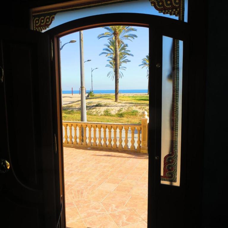 Beach house with private pool, aa and bbq in front of the sea - Eight-Bedroom House - 42