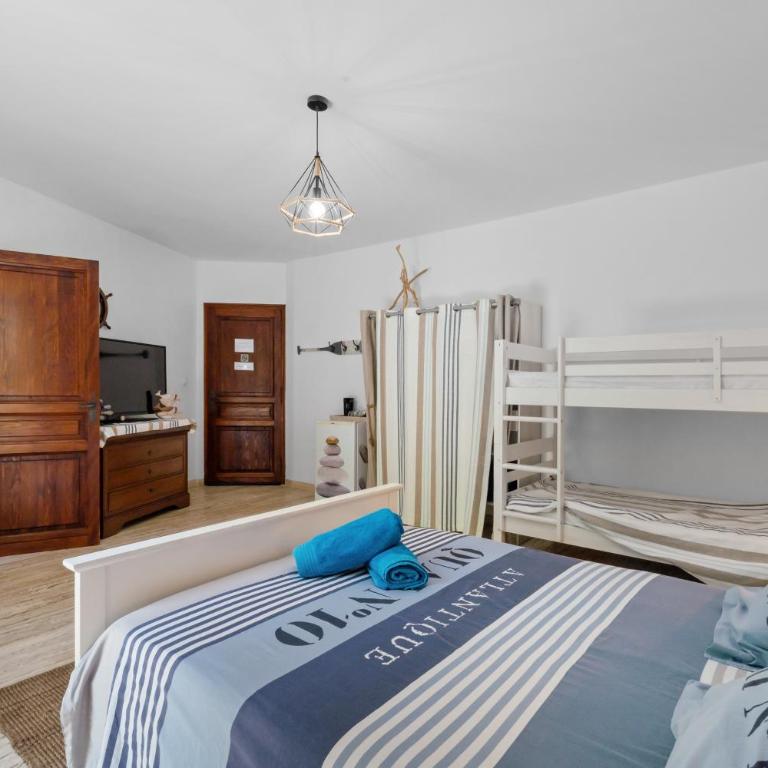 Chambres D'hôtes - Le Mas Du Rocher - Chambre Quadruple avec Douche - 6