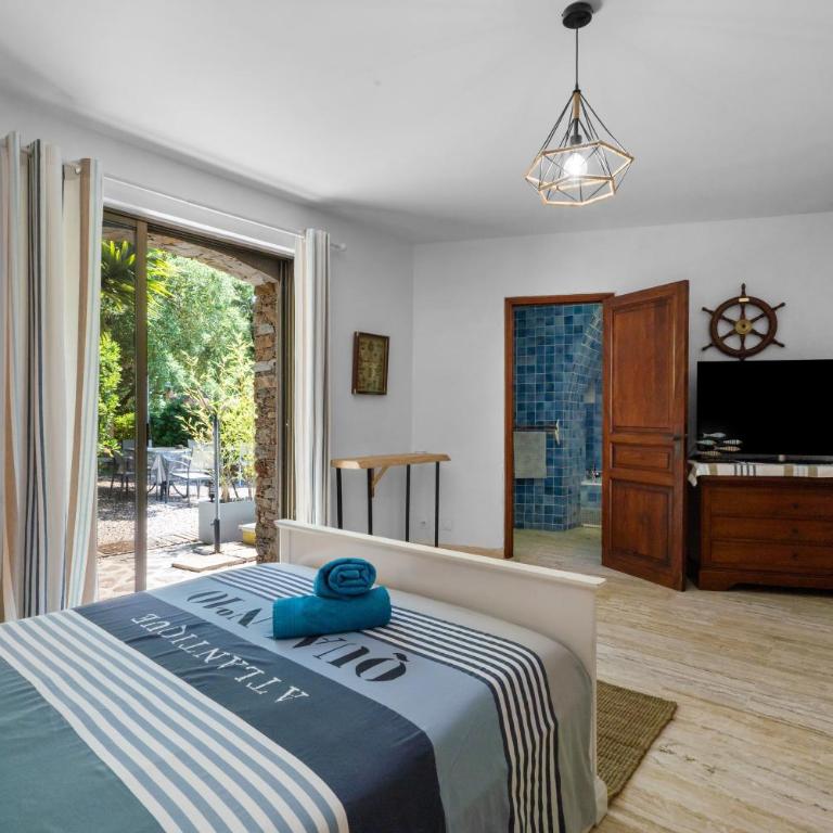 Chambres D'hôtes - Le Mas Du Rocher - Chambre Quadruple avec Douche - 8