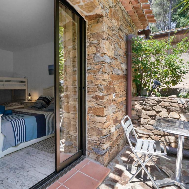 Chambres D'hôtes - Le Mas Du Rocher - Chambre Quadruple avec Douche - 14