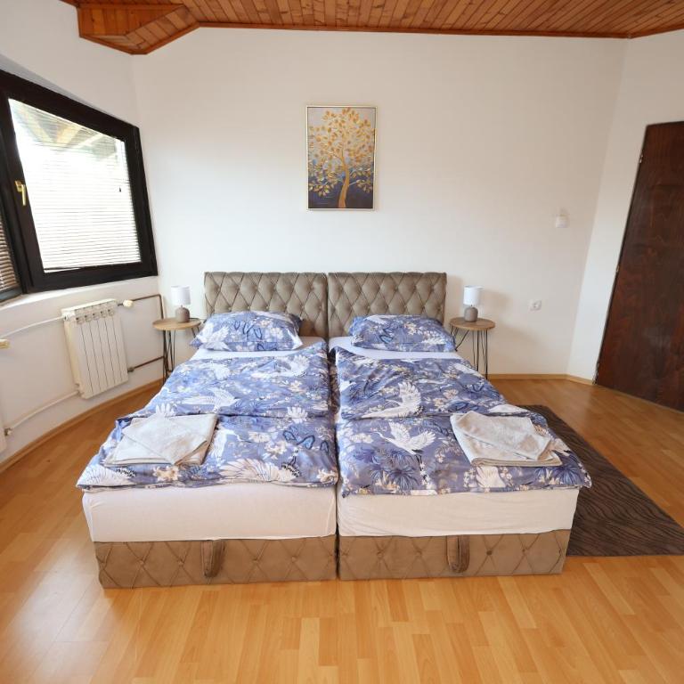 Bella holiday home Komadić prirode,mira,pravoga sela u neposrednoj blizini centra Banjaluke 4 km Garaža 4 sobe - Vila - 41
