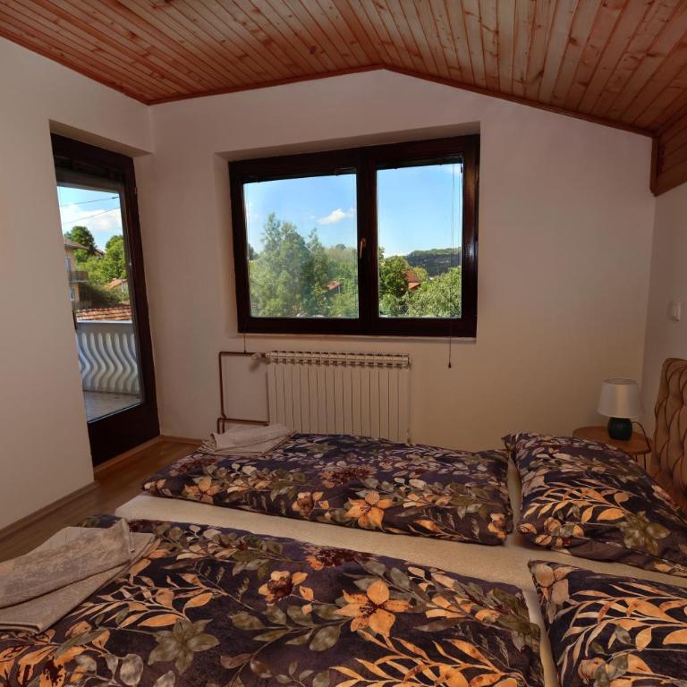 Bella holiday home Komadić prirode,mira,pravoga sela u neposrednoj blizini centra Banjaluke 4 km Garaža 4 sobe - Vila - 43