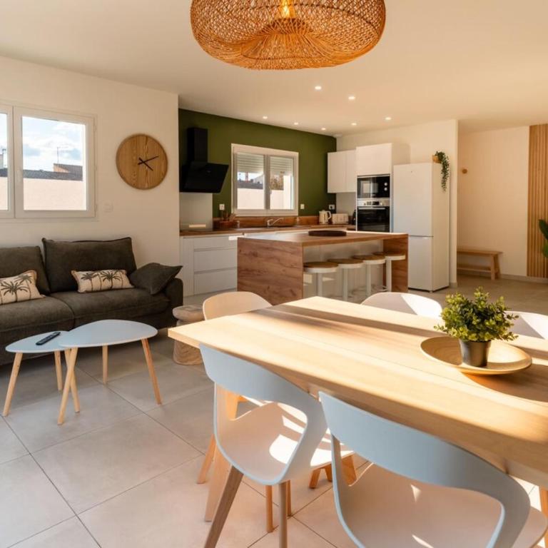 Villa Selva Beach 500 m Away - Three-Bedroom Villa - 2