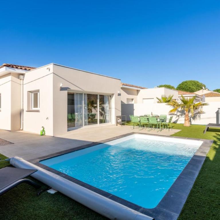 Villa Selva Beach 500 m Away - Three-Bedroom Villa - 19