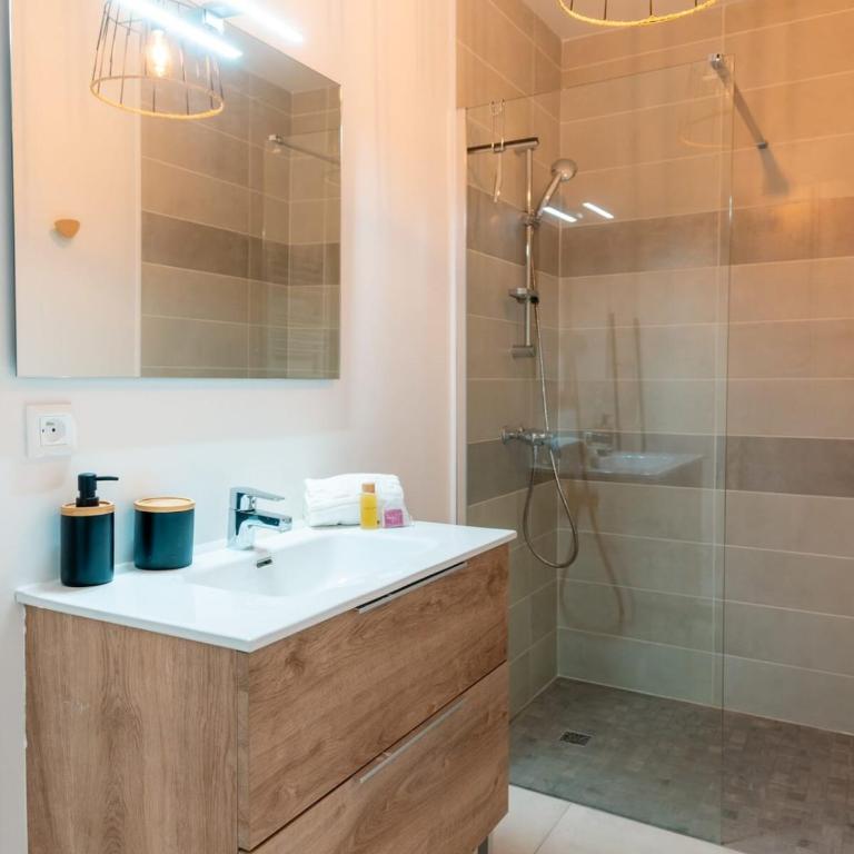 Villa Selva Beach 500 m Away - Three-Bedroom Villa - 34