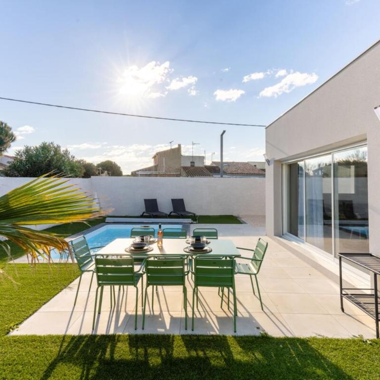 Villa Selva Beach 500 m Away - Three-Bedroom Villa - 1