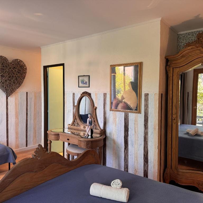Le Patio - Double Room with Private Bathroom - 9