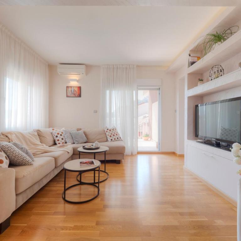 Perseus Budva - Apartment mit 2 Schlafzimmern und Stadtblick - 1