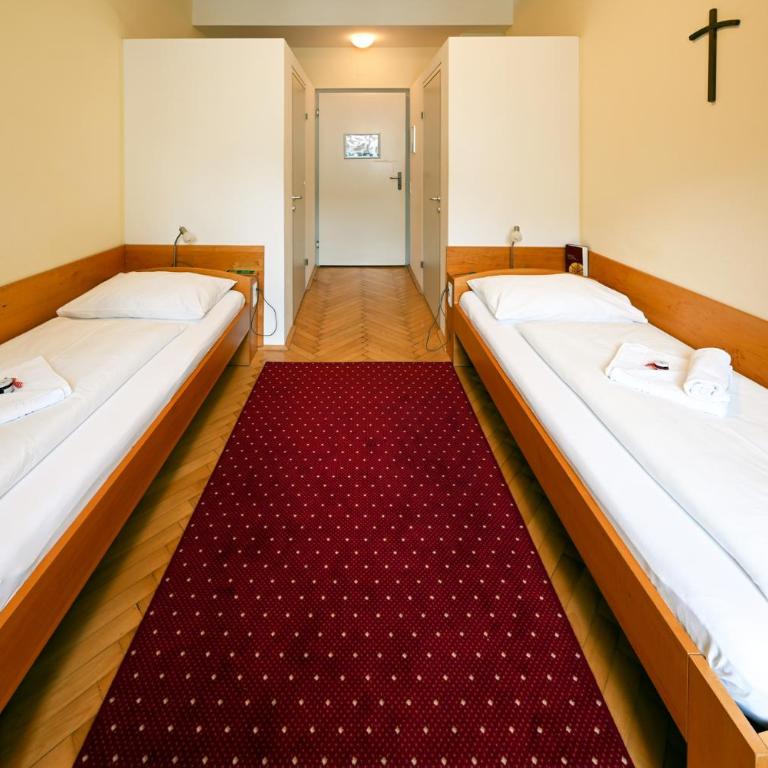 Gästehaus im Priesterseminar Salzburg - Standard Zweibettzimmer - 2