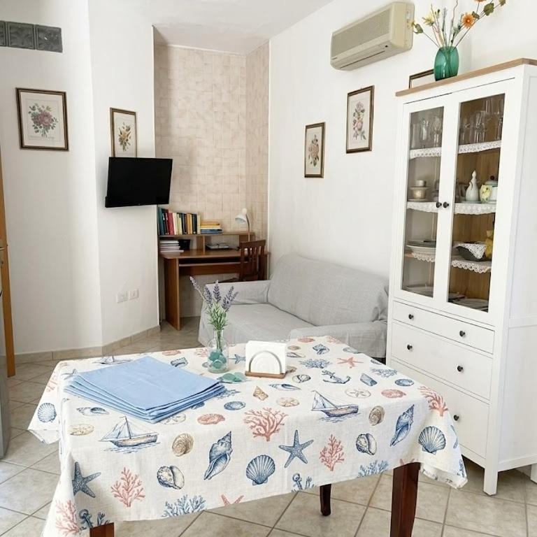Casa al piano terra con 2 camere da letto, parcheggio privato e piscina condominiale - Two-Bedroom House - 1