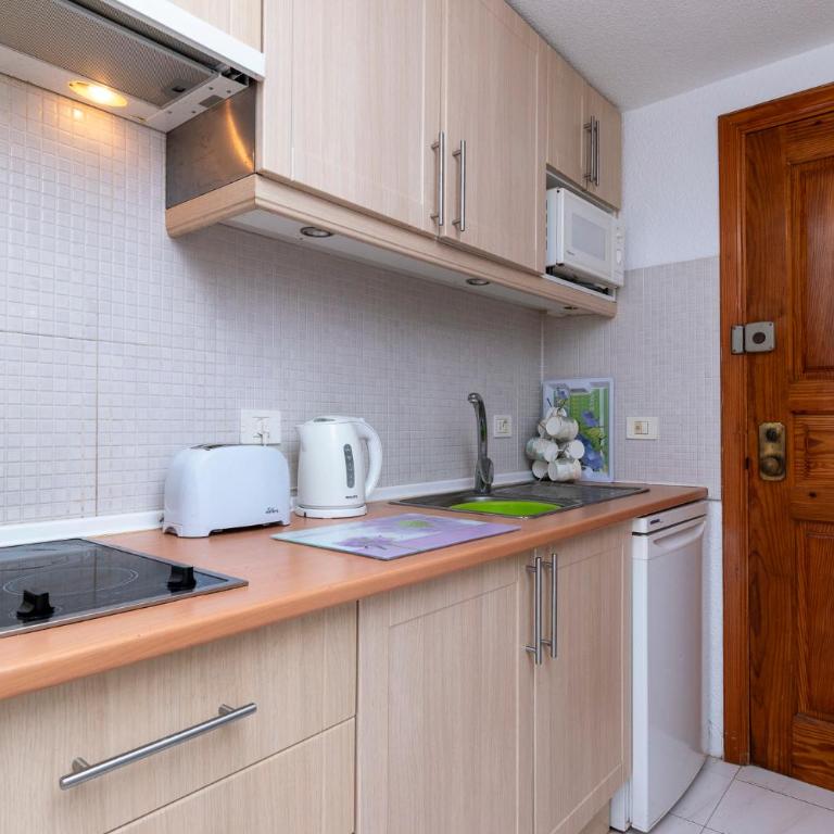 Lovely Studio Apartment Communal Heated Pool - Apartamento Estudio con balcón - 8
