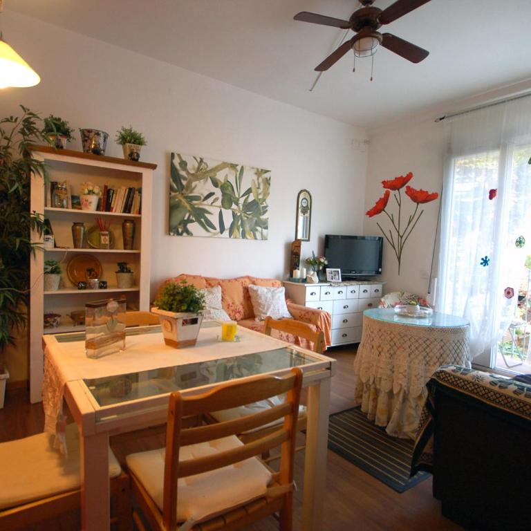 Lets Holidays APARTMENT NEAR THE BEACH - Two-Bedroom Apartment - 3