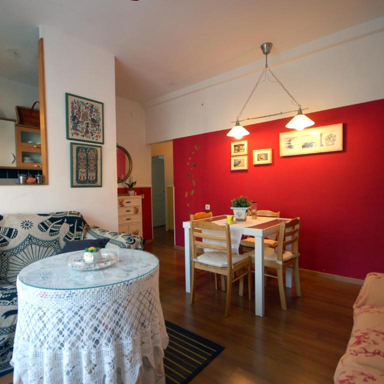Lets Holidays APARTMENT NEAR THE BEACH - Two-Bedroom Apartment - 8
