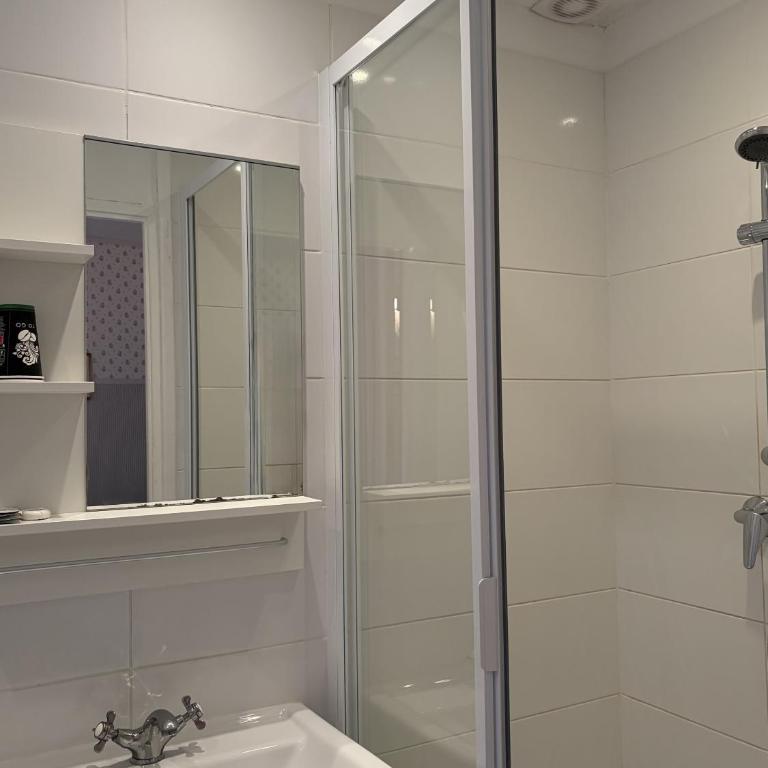 Le Patio - Double Room with Private Bathroom - 16