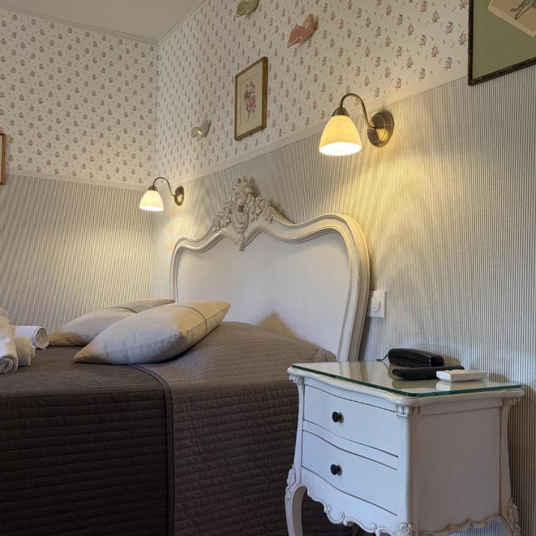 Le Patio - Double Room with Private Bathroom - 18