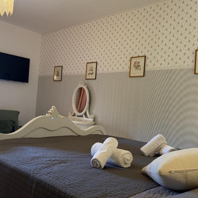 Le Patio - Double Room with Private Bathroom - 19
