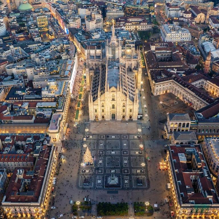 Duomo 15 min walk - Historic Center - 2 Bedrooms with Terrace - Appartamento con 2 Camere da Letto e Terrazza - 3