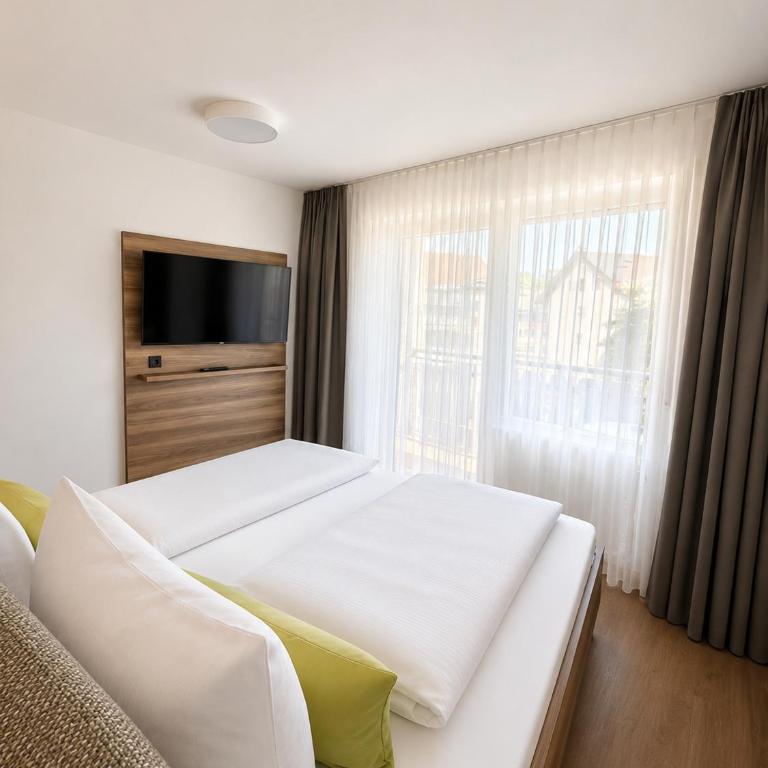 Hotel Garni Vier Jahreszeiten - Deluxe Suite mit Kingsize-Bett - 5