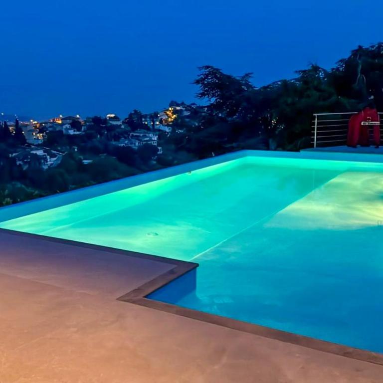 Beautiful villa with sea & mountain view and pool - Casa - 17