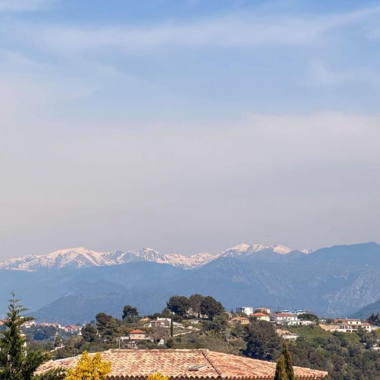 Beautiful villa with sea & mountain view and pool - Casa - 25